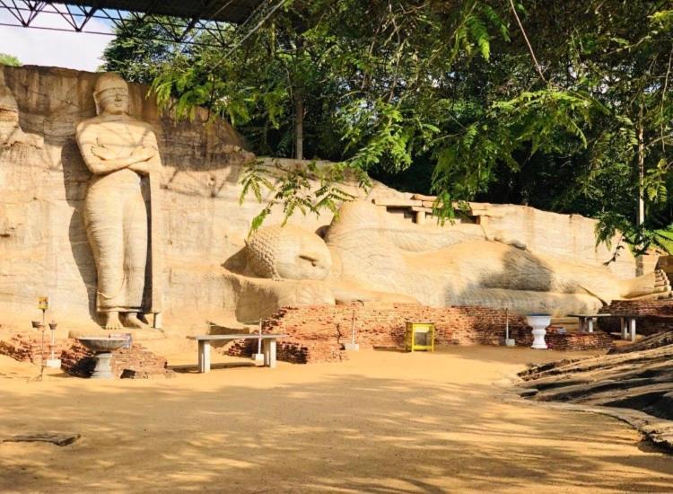 Kumari Guest House Polonnaruwa Exteriör bild